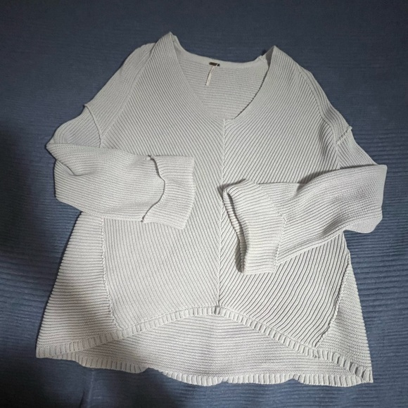 Free People La Brea v-neck knit light gray sweater - Picture 2 of 5